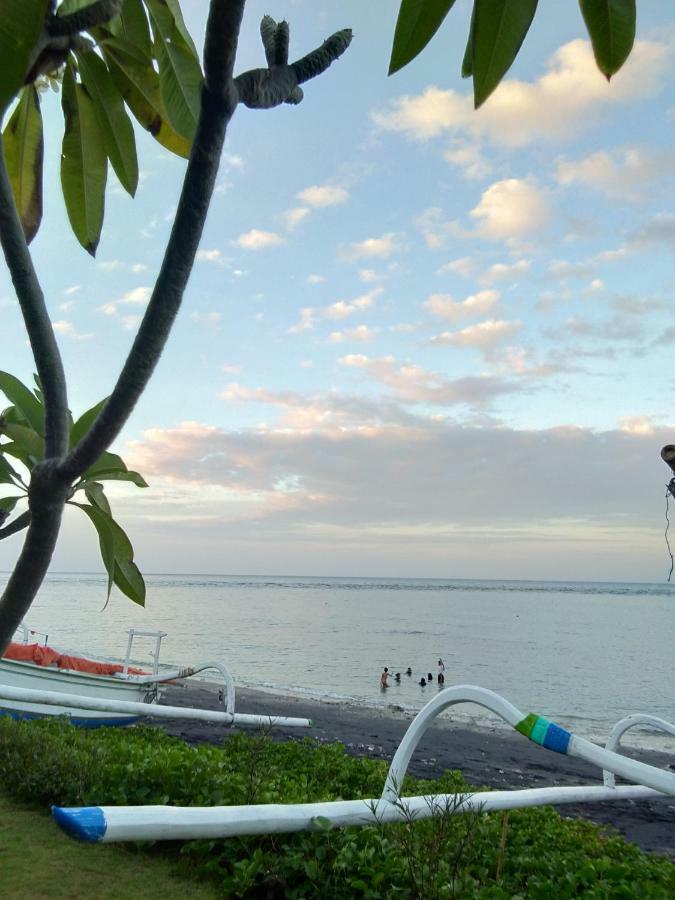 Stairway To Heaven Bungalows And Restaurant Amed Exteriör bild
